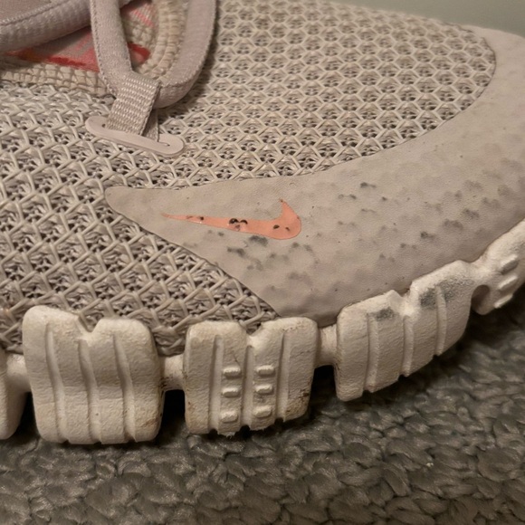 Nike Pink/Gray Metcon Free 4 | Desert Sand Crimson bliss | Women’s size 9.5 - Picture 4 of 8